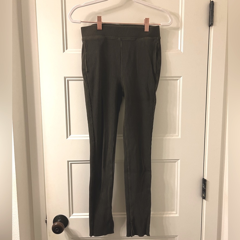 Uniqlo Olive Green Ribbed Leggings with Pockets